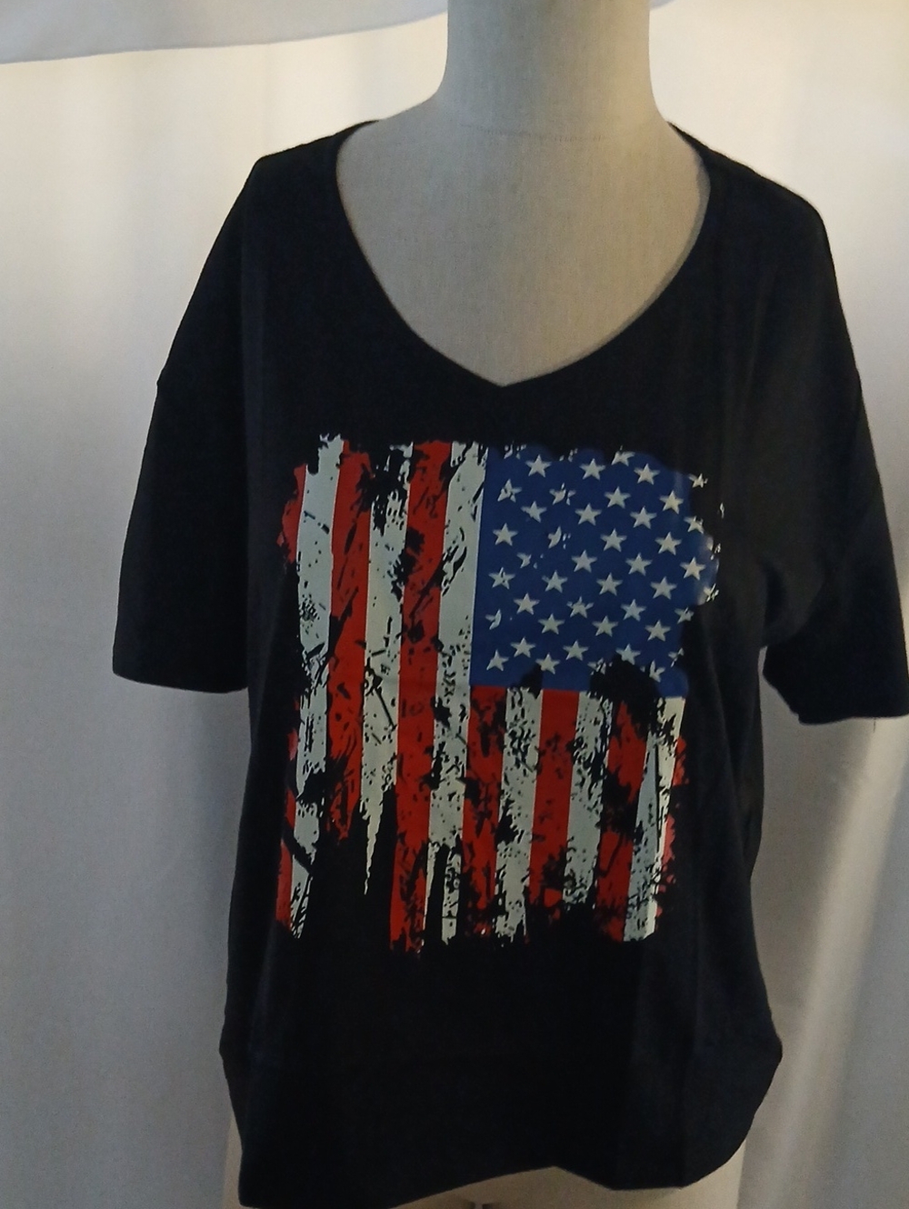 UNCLECAT Black Distressed American Flag V-Neck Tee S